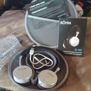 BÖHM B-66 Silver Wireless Headphones NWT